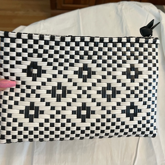 GAP woven pvc clutch. Never been used. - Picture 5 of 5
